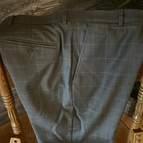Men’s grey checkered suit, 46T, pants 36W/32L - Picture 1 of 4